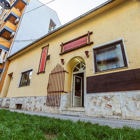 Laufer Vandrarhem Novi Sad Exteriör bild