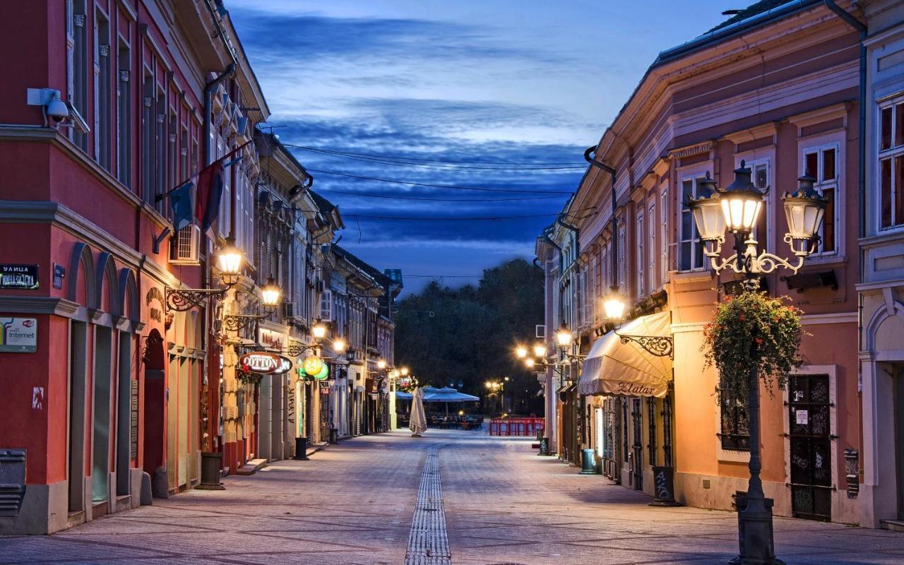 Laufer Vandrarhem Novi Sad Exteriör bild