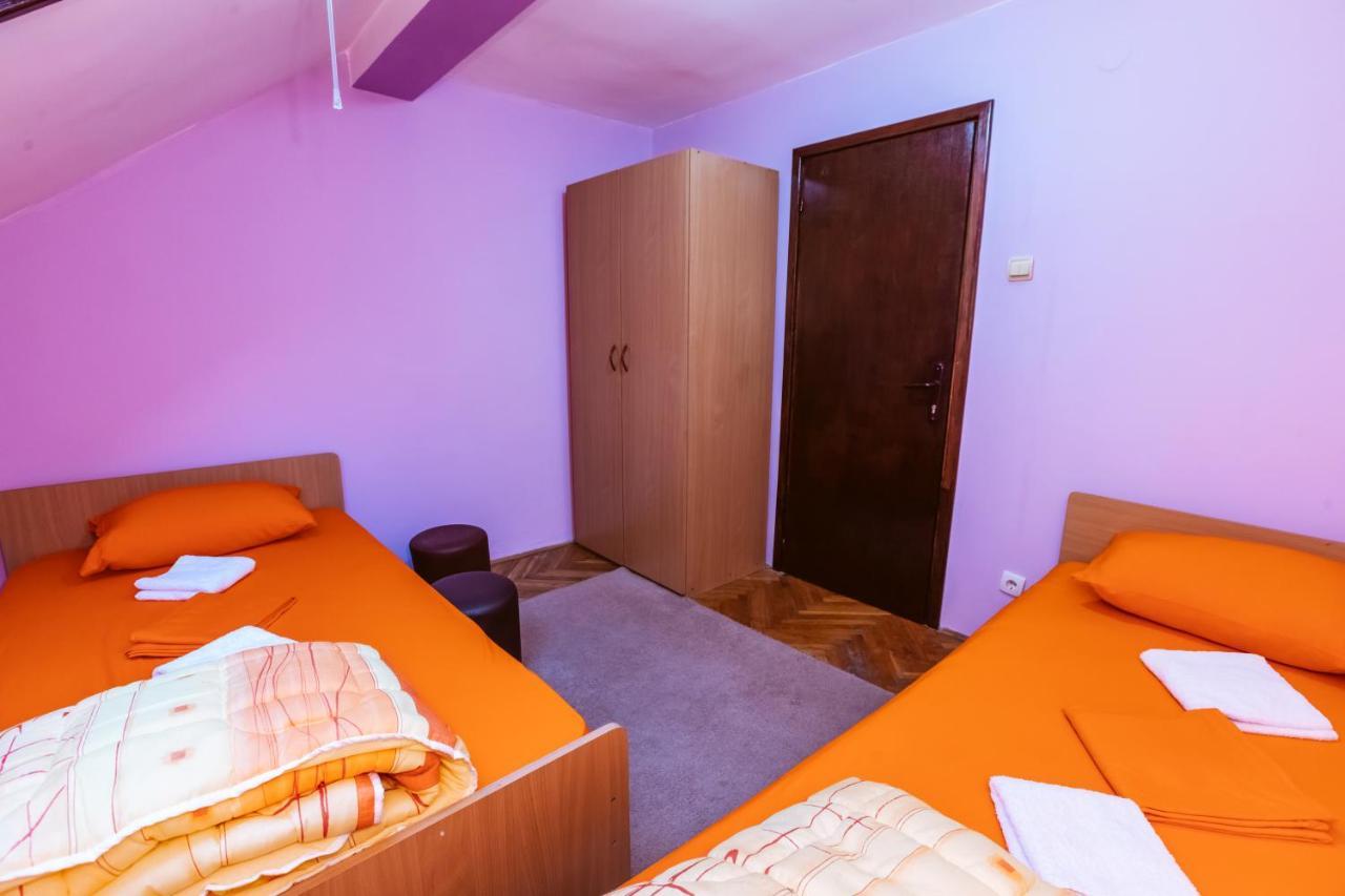 Laufer Vandrarhem Novi Sad Exteriör bild