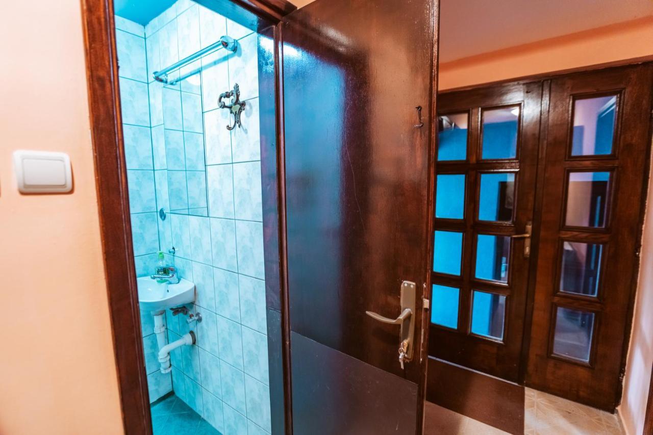 Laufer Vandrarhem Novi Sad Exteriör bild