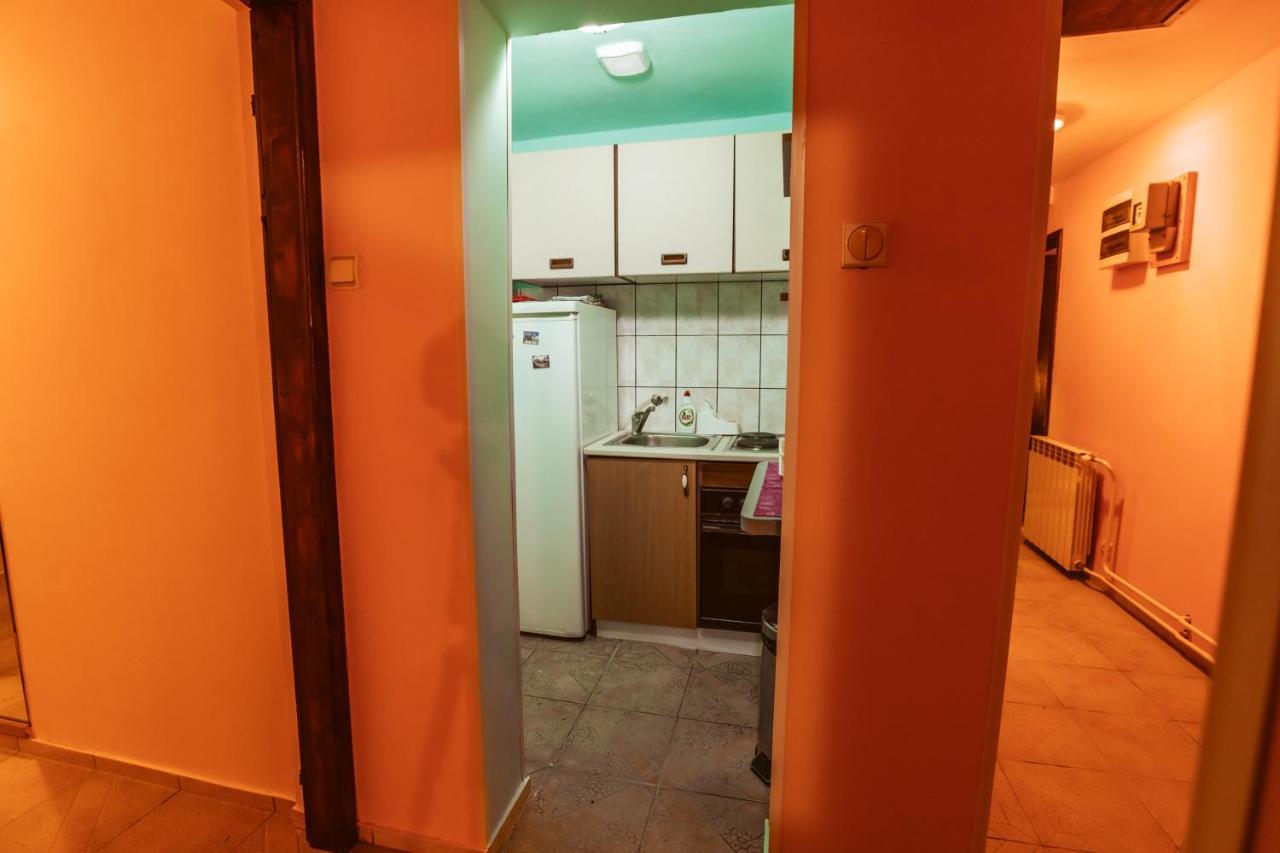Laufer Vandrarhem Novi Sad Exteriör bild