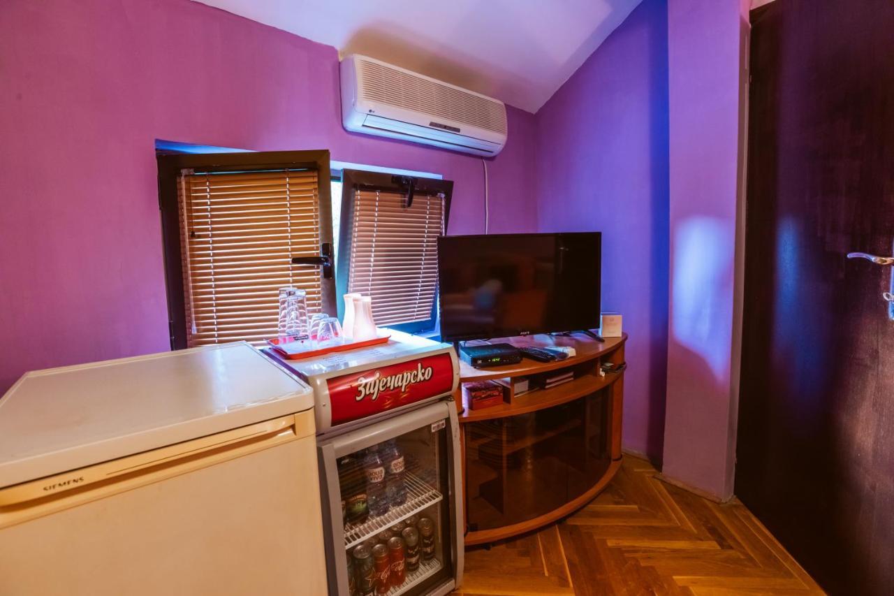 Laufer Vandrarhem Novi Sad Exteriör bild