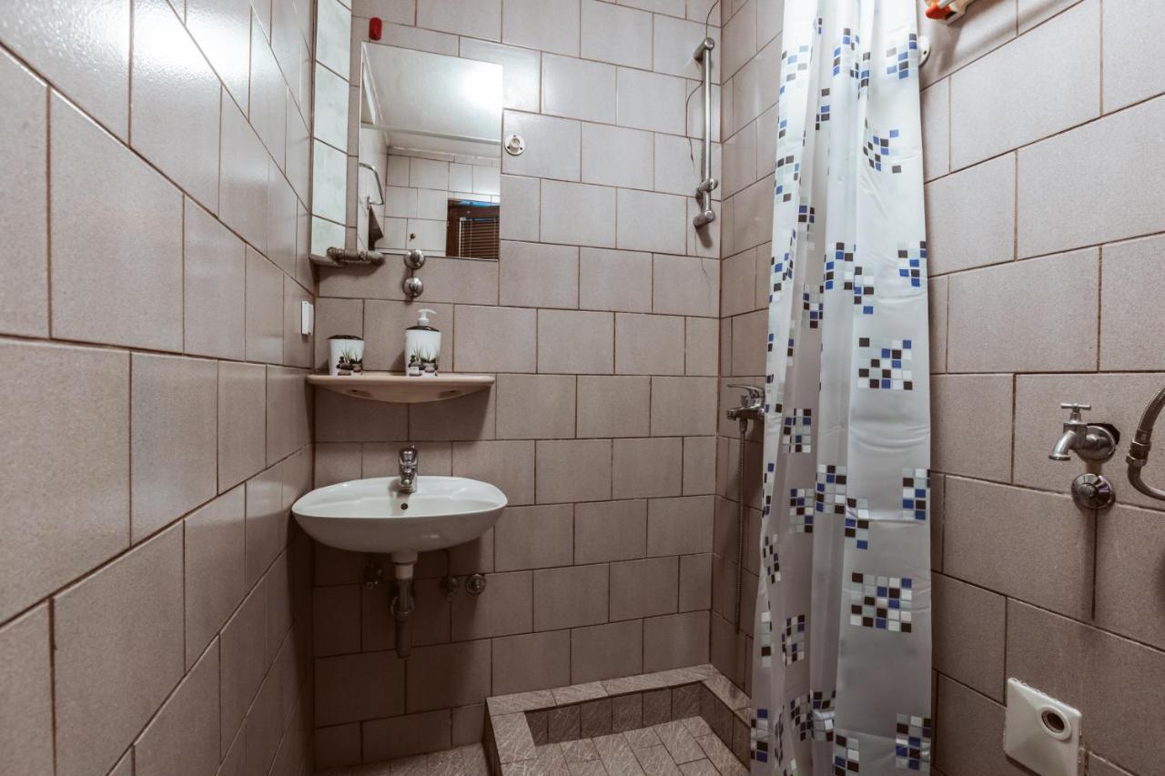 Laufer Vandrarhem Novi Sad Exteriör bild